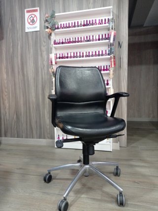 Silla de oficina negra