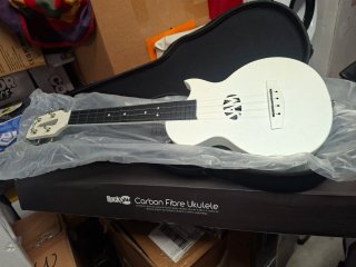 Ukulele RockJam in fibra di carbonio