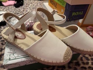 Sandalias ROAL Beige y Blancas