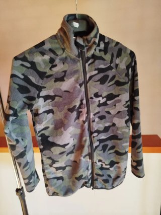 Forro polar estampado camuflaje
