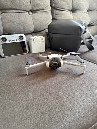 Dron DJI Mini 4 Pro Fly More Combo