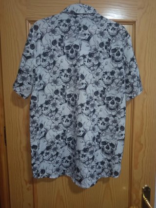 Camisa de Verano con Estampado de Calaveras