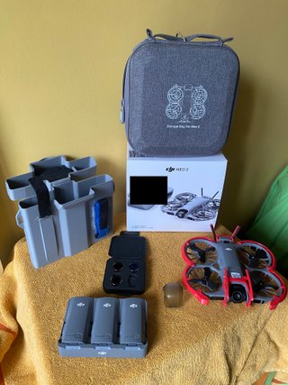 DJI Neo 2 con accesorios