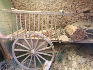 Carro de madera antiguo