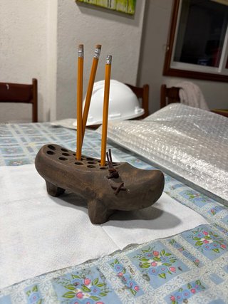 Zoccolo portamatite in legno decorativo