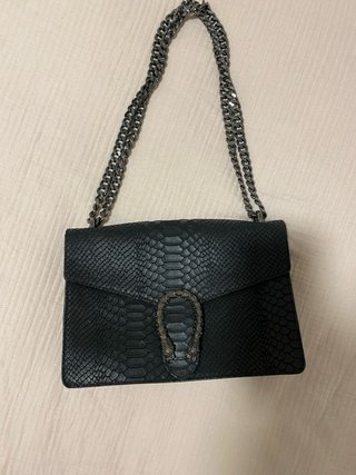 Bolso negro piel serpiente