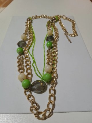 Collana multifilo colore oro dettagli verde donna