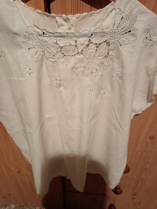 Blusa de mujer manga corta bordada