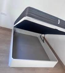 Ultime unità di materasso e divano letto