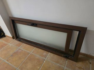 Ventana abatible marrón 148x60