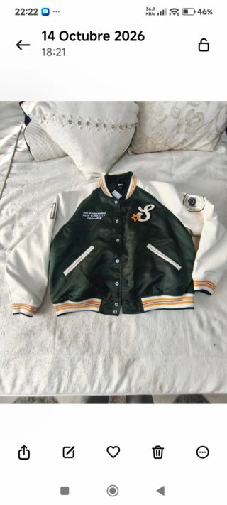 Chaqueta Bomber Pull&Bear Verde y Blanca
