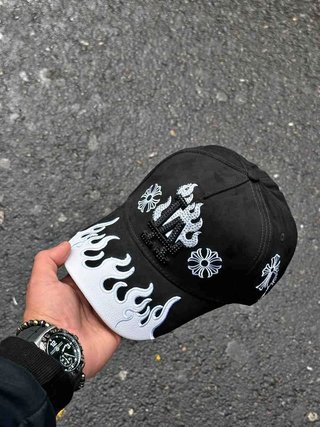Gorra Negra y Blanca con Estampado