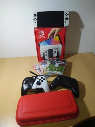 Nintendo Switch OLED con juegos y accesorios