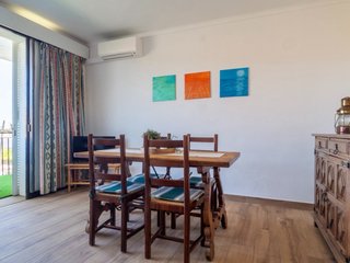 Conjunto Mesa de Comedor y 4 Sillas de Madera