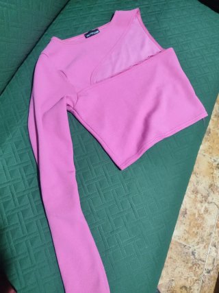 Top Asimétrico Rosa PrettyLittleThing