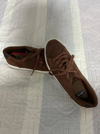 Zapatos Levi's Marrones