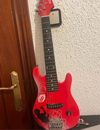 Guitarra eléctrica roja