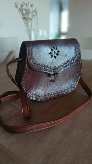 Bolso de cuero artesanal