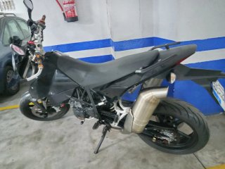KTM 690 SM Supermotard Negra