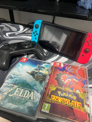 Nintendo Switch con accesorios, mando Pro y juegos