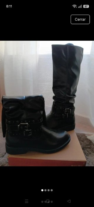 Botas altas negras con hebillas