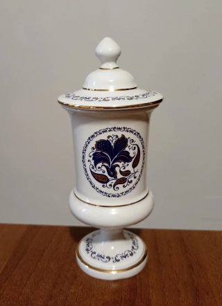 Vaso con coperchio in porcellana