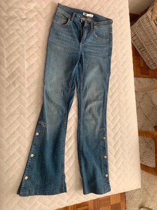 Pantalón flare Zara azul con botones