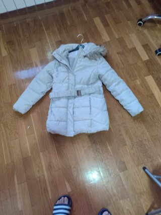 Abrigo niña beige con capucha talla 11/12 años.