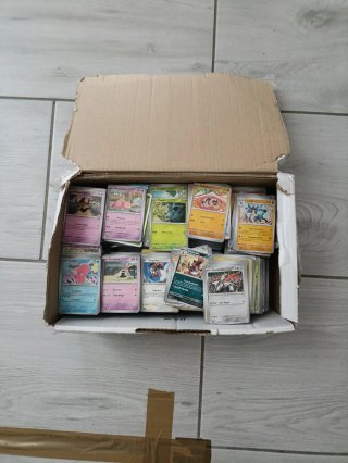 Lotto 100 carte Pokemon diverse, no energie