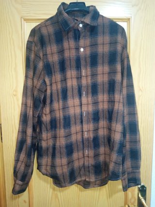 Camisa de franela a cuadros marrón y negra