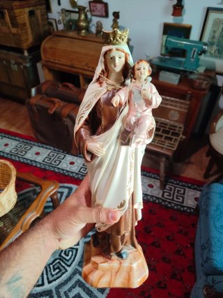 Figura de la Virgen del Carmen