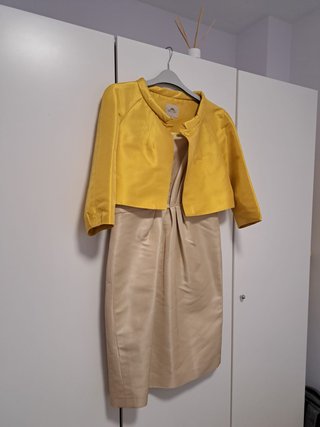 Vestido ocasión especial beige con torera amarilla
