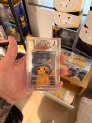Carta Pokémon Pikachu with Grey Felt Hat Becket 9
