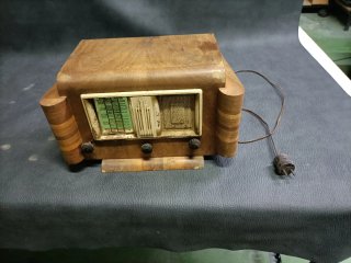 Radio madera válvulas francesa de 1930