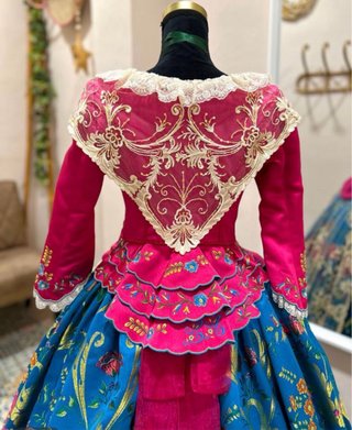 Corpiño Fucsia + manteletas y delantal