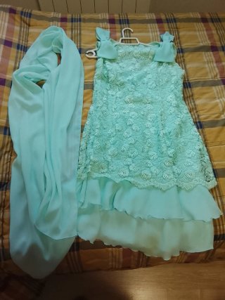 Vestido de fiesta con pañuelo