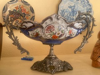 Frutero Antiguo con Detalles Ornamentales