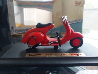 Vespa 98 Corsa (1947) Maisto 1:18