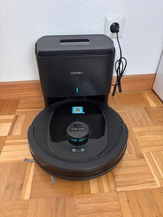 Robot Aspirador Conga con Base de Autovaciado