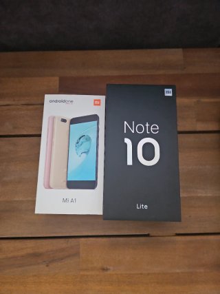 2 Scatole di Telefoni Xiaomi: Mi Note 10 Lite e Mi A1