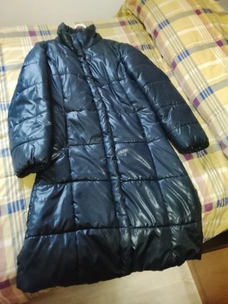 Chaqueta de plumas larga negra