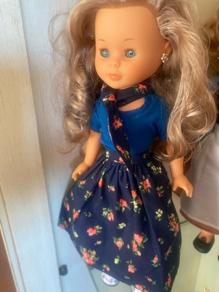 Muñeca Nancy con vestido estampado
