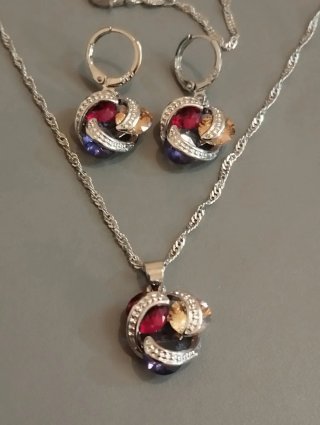 Conjunto Collar y Pendientes Triada cromática