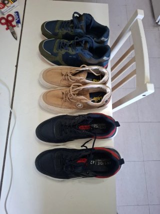 Lote 3 zapatillas: 2 Inside 42 y 1 Lois 42