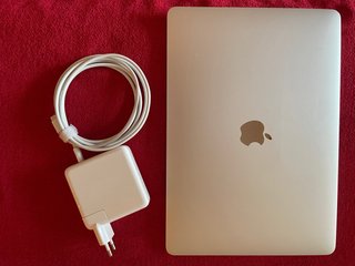 MacBook Pro 2017 Argento + Caricatore