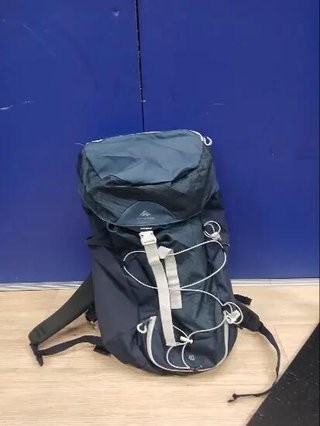 Mochila de montaña y trekking 40L Quechua MH100 azul