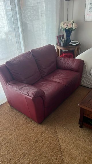Sofá 2 plazas Natuzzi rojo cuero