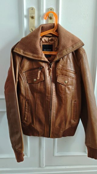 Chaqueta de piel marrón