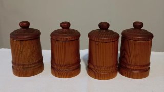 Set di 4 vasetti in legno vintage