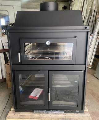 Horno de leña con chimenea